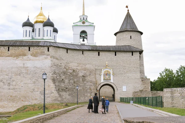 Kremlin en la ciudad de Pskov . —  Fotos de Stock