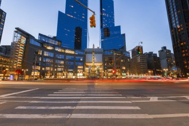 Columbus Circle zaman Warner Center görüntülendi.
