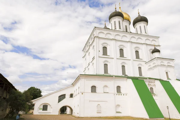 Kremlin en la ciudad de Pskov . —  Fotos de Stock