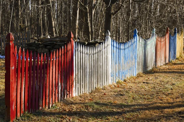 Előőrs kerítés a termőföld. — Stock Fotó