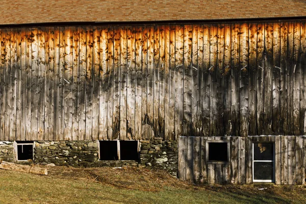 古いの農地の納屋を風化 — ストック写真