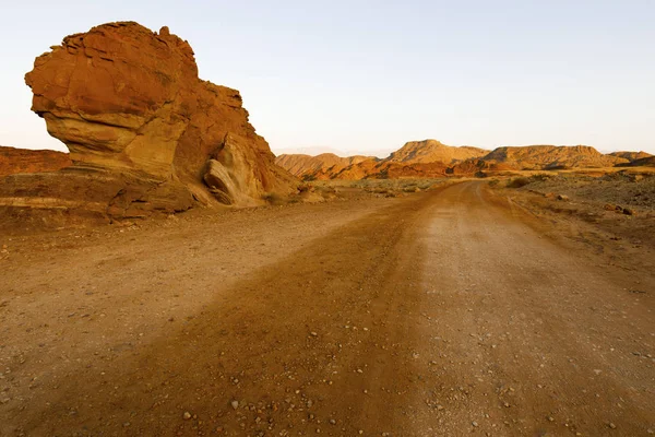 Uitzicht op Timna vallei in de Israëlische woestijn. — Stockfoto