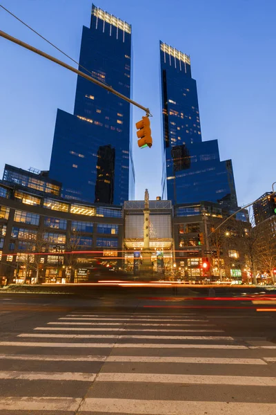 Time Warner Center visto da Columbus Circle . — Foto Stock