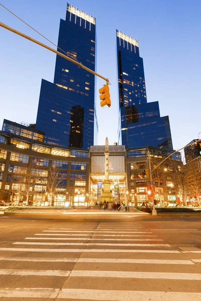 Time Warner Center bekeken van Columbus Circle. — Stockfoto