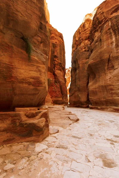 Vistas da Cidade Perdida de Petra . Fotos De Bancos De Imagens