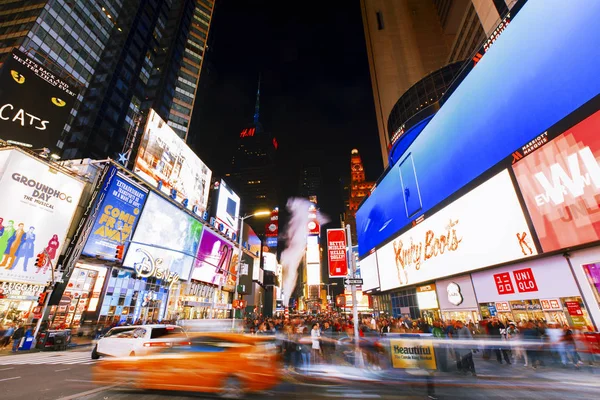 Jasne światła z nowojorskiej Times Square w noc. — Zdjęcie stockowe