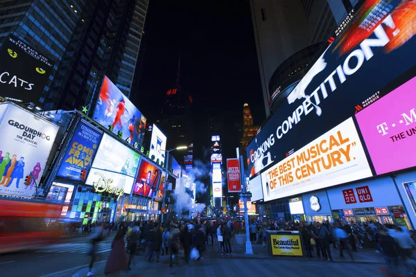 Jasne światła z nowojorskiej Times Square w noc. — Zdjęcie stockowe