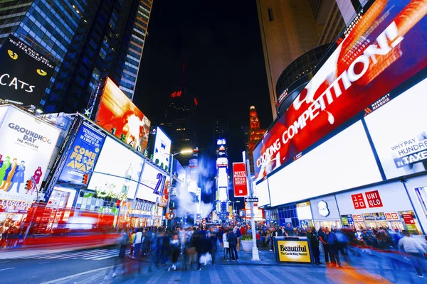Jasne światła z nowojorskiej Times Square w noc. — Zdjęcie stockowe