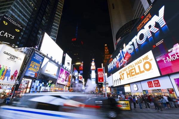 Jasne światła z nowojorskiej Times Square w noc. — Zdjęcie stockowe