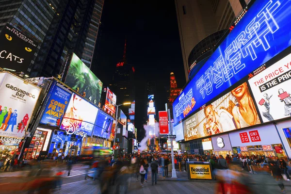 Jasná světla z New Yorku Times Square v noci. Stock Fotografie