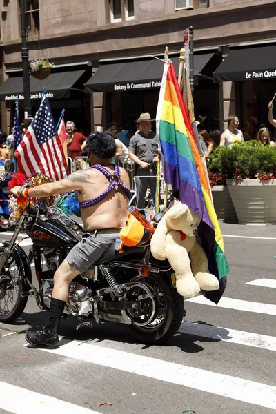 LGBTQ gurur geçit töreninde Nyc.