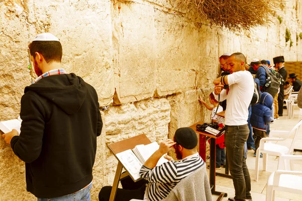 Western Wall nerede Yahudiler pr için izin verilen en kutsal yer