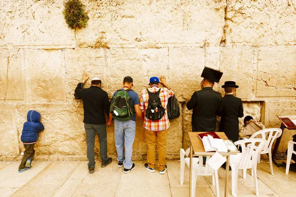 Western Wall nerede Yahudilerin dua için izin verilen en kutsal yer.