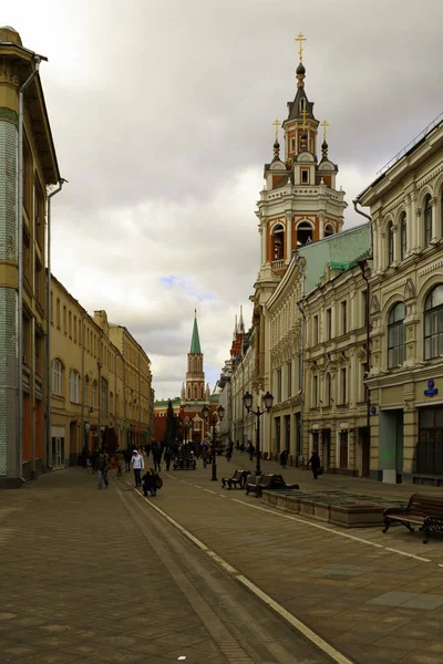 Vistas a la calle de Moscú, Rusia . — Foto de Stock