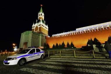 Moskova, Rusya - Kremlin müstahkem bir kompleksi Moskova Moskova Nehri güneyinde Saint Basil Katedrali ve Kızıl Meydan'a Doğu ve Batı Alexander bahçesine bakan, kalbinde olduğunu. Beş saraylar, dört katedraller içerir