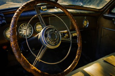 Eski yakın çekim görünümü klasik otomobil geri.