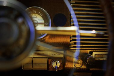 Eski yakın çekim görünümü klasik otomobil geri.