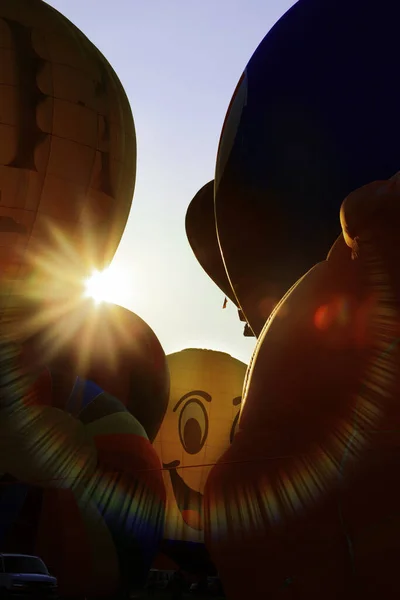 Schöne Bunte Luftballons Steigen Auf — Stockfoto