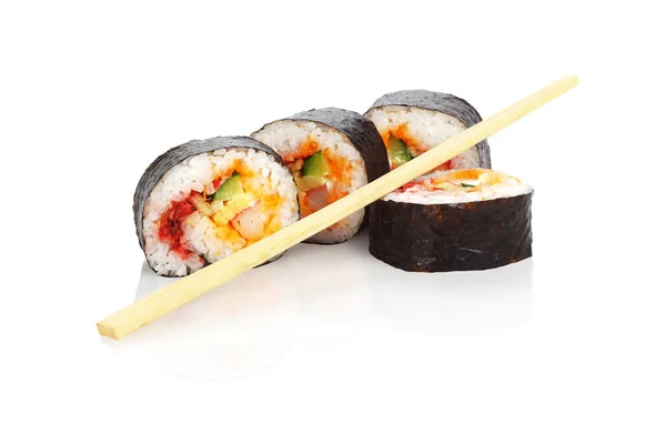Wyciąć rolki Sushi i jednorazowe pałeczki — Zdjęcie stockowe