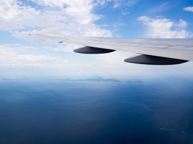 uçak kanadı ile bulut scape