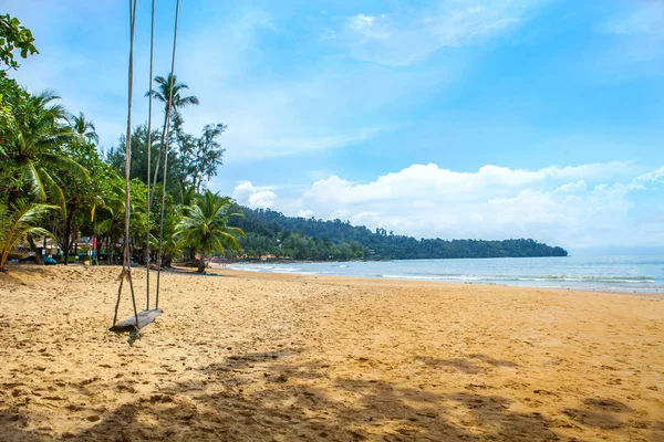 Swing en la playa, khao lak phang nga thailand — Foto de Stock