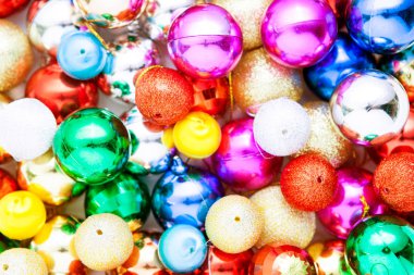 Renkli Noel baubles arka plan, Noel ağacı topları ve 