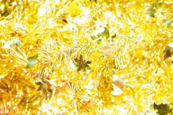 Golden tinsel Dekorasi Natal - foto close-up — Stok Foto