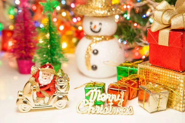 Подарочная коробка Санта и снеговик Рождественские игрушки украшения. или Новый год — стоковое фото