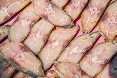 Kurutulmuş Tuzlu uskumru balığı biftek kesilmiş 