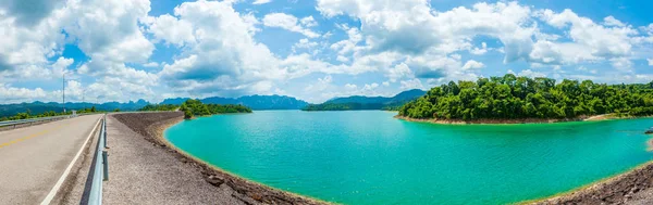 Panorama Ratchaprapa dam Chaew LAN dam Surat Thani Thailand — Stockfoto