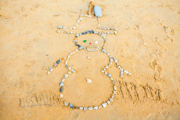 Snowman of rock in  Sand on beach — Stock Photo, Image
