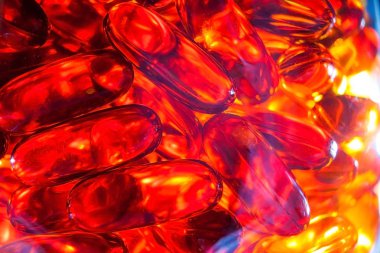 Balık yağı, yumuşak kapsül, omega, beyaz arkasında izole ek