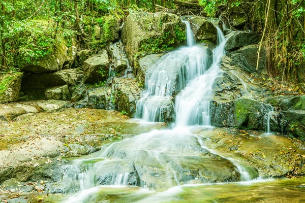 Ormanda, khao lak Phang Ton Chong SK tropik şelale — Stok fotoğraf