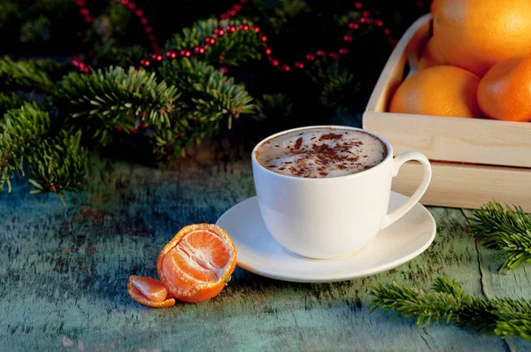 A cup of coffee on a wooden background — Stock Photo, Image