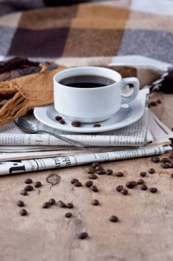 Kahve Kupası siyah kahve sıcak içecek tahıl Gazeteler ahşap arka plan Checkered ekose kalp sonbahar