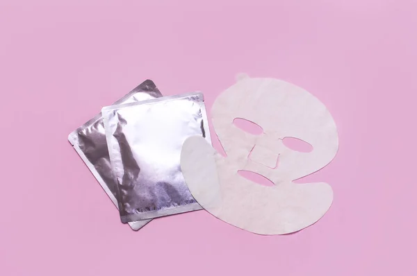 Fabric Obličejová Maska Čistý Lesklý Obal Růžovém Pozadí Koncept Přírodní — Stock fotografie