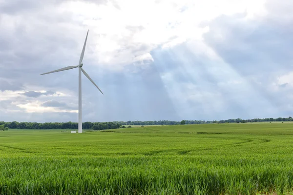 風力発電装置のフィールド — ストック写真