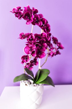 güzel bir yapay çiçek