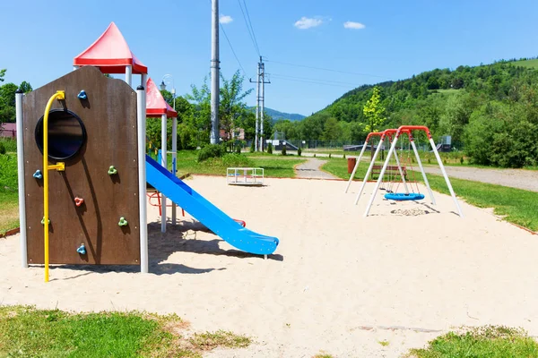 Parque infantil em montanhas - Polônia — Fotografia de Stock