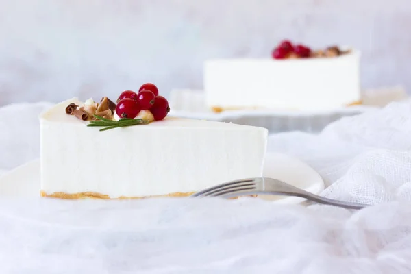 Portion Vanille-Käsekuchen — Stockfoto