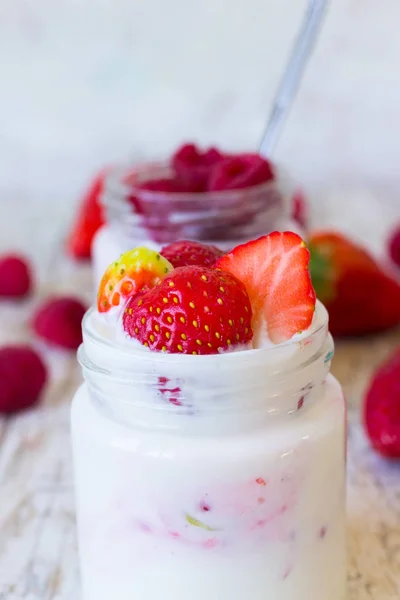 自制酸奶的草莓 — 图库照片