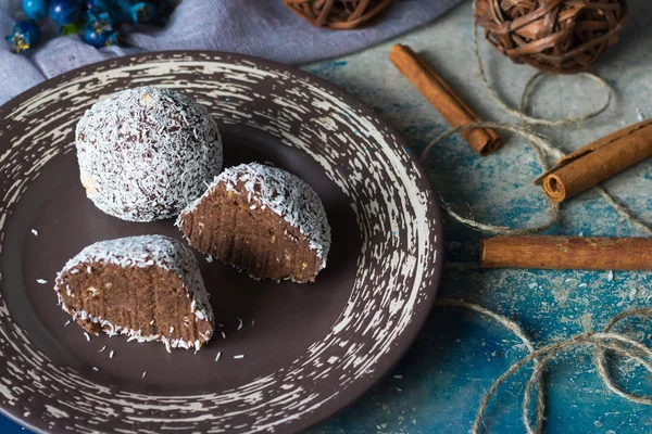 Çikolatalı pasta patates Hindistan cevizi cips denilen