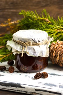 Çam kozalakları jam