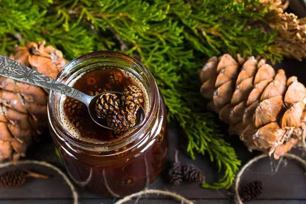 Çam kozalakları jam