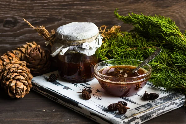 Çam kozalakları jam