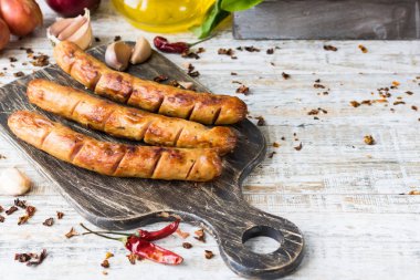 Izgara ızgara sosis