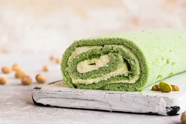 Fıstıklı bisküvi rulet