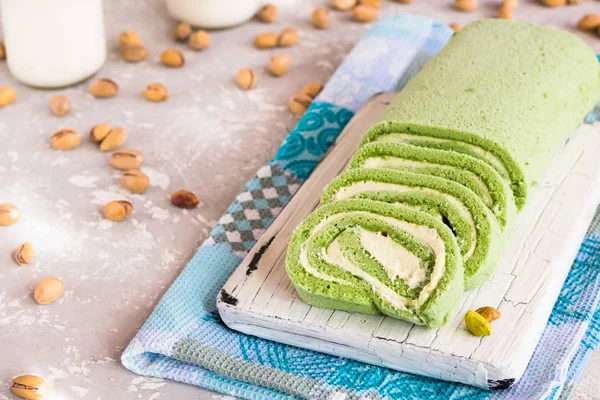 Fıstıklı bisküvi rulet