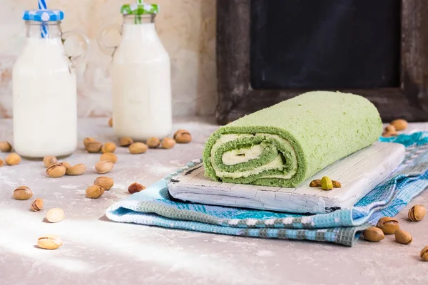 Fıstıklı bisküvi rulet