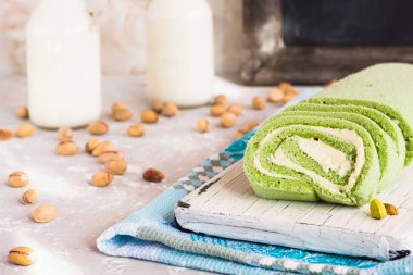 Fıstıklı bisküvi rulet